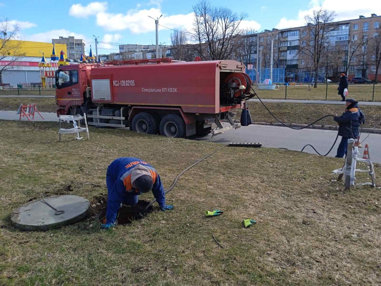 Прочистили зливи на проспектах та вулицях Харкова комунальники